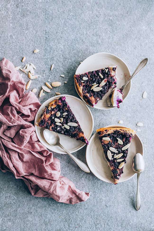 Blueberry semolina pie without crust #blueberry #pie #dessert #vegetarian | TheAwesomeGreen.com