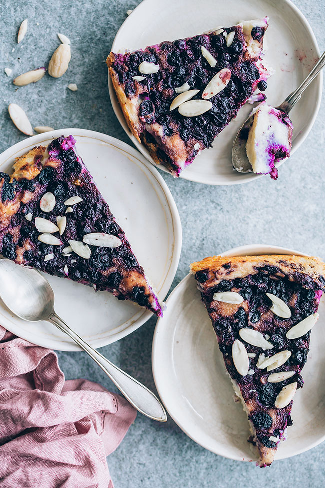 Crustless blueberry semolina pie #dessert #blueberry #semolina #pie #foodphotography | TheAwesomeGreen.com
