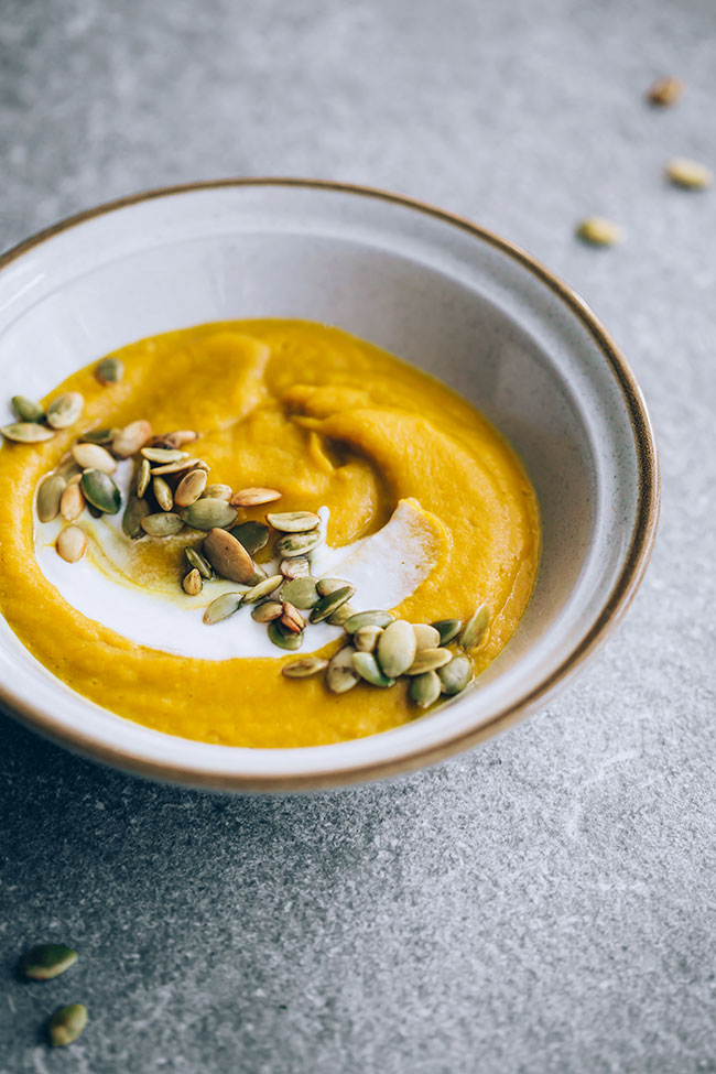 The easiest lentil and butternut soup #vegan #pumpkin #soup #fall #fallrecipes | TheAwesomeGreen.com