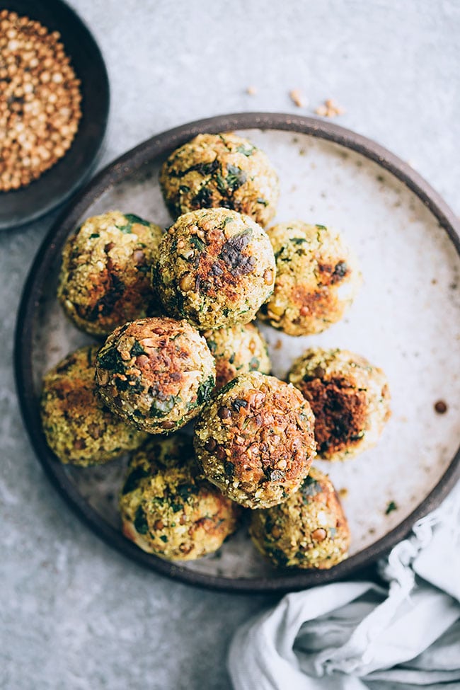 Vegan lentil meatballs #lentil #vegan #meatballs | TheAwesomeGreen.com