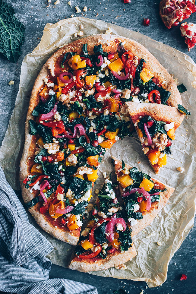 Vegetarian pizza with autumn toppings - kale, pumpkin and roasted pepper #vegetarian #pizza #pumpkin #kale | TheAwesomeGreen.com