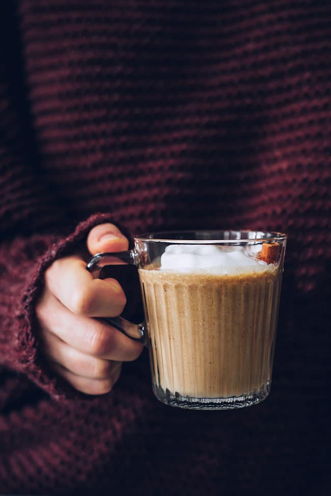 A healthier pumpkin spice latte version, vegan and refined sugar-free #vegan #pumpkin | TheAwesomeGreen.com