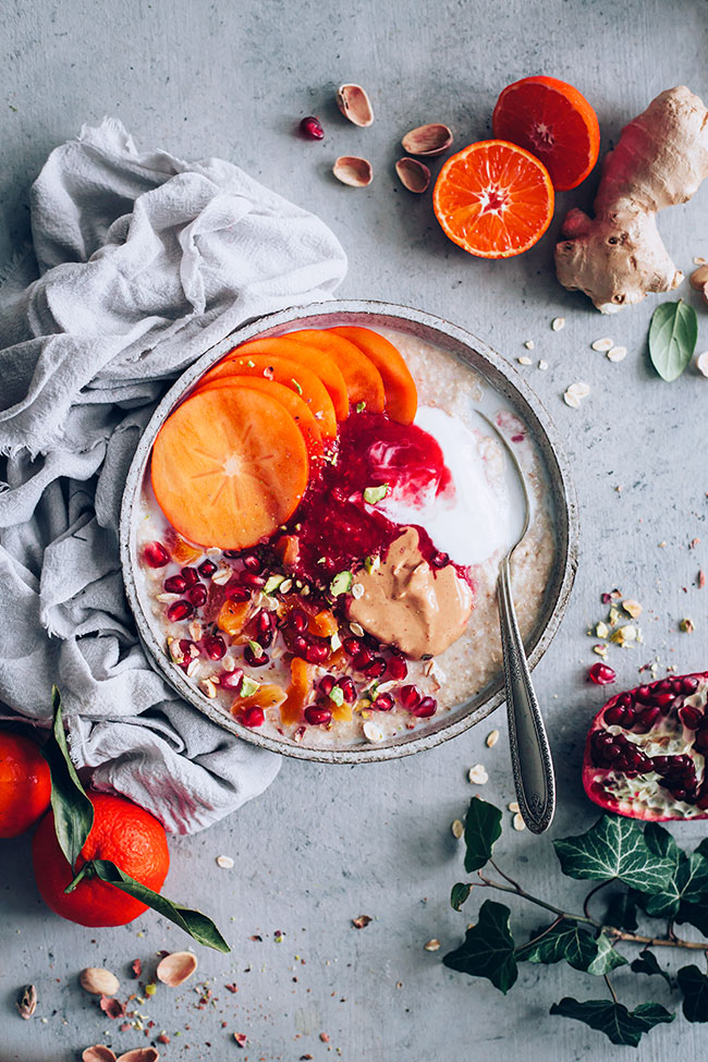My favourite overnight oats with winter toppings for a gentle digestive cleanse #oats #vegetarian #breakfast #detox | TheAwesomeGreen.com