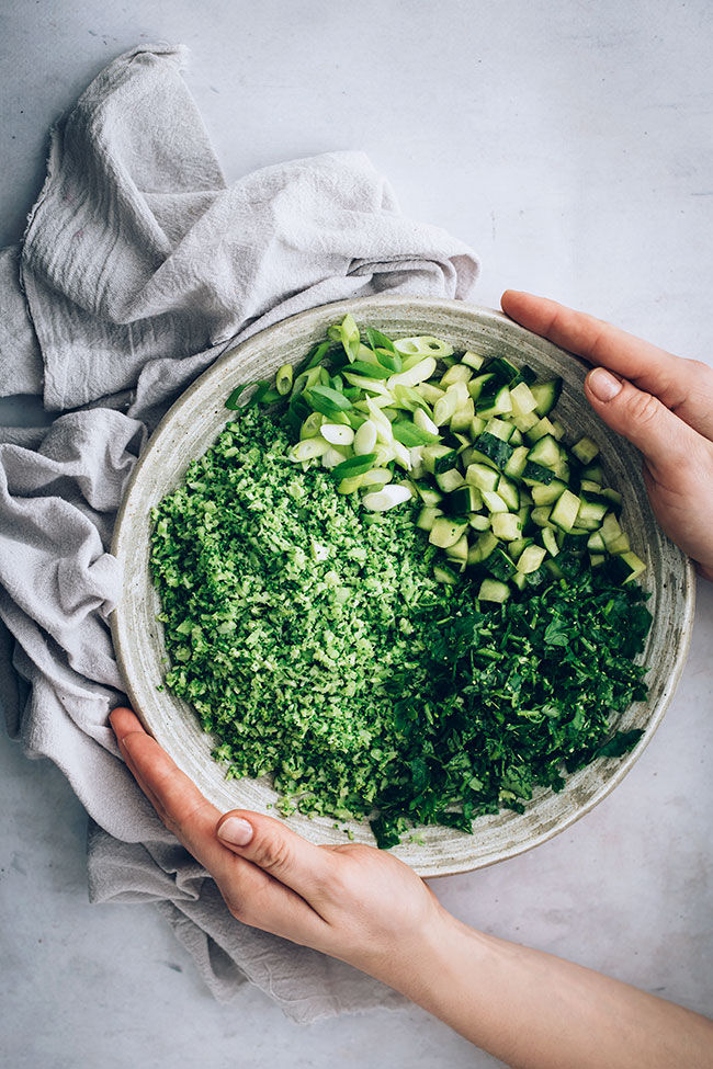 Broccoli rice detox salad #vegan #detox | TheAwesomeGreen.com