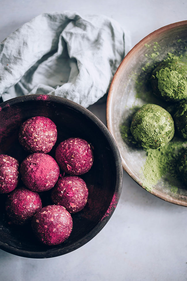 Seed cycling balls - the easy way to follow a hormone balancing routine #vegan #seedcycling #hormonebalance | TheAwesomeGreen.com