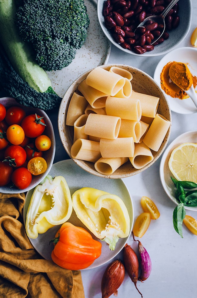 Summer pasta salad ingredients #pasta #salad #pastasalad #vegan | TheAwesomeGreen.com